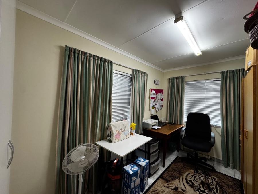 3 Bedroom Property for Sale in Heiderand Western Cape